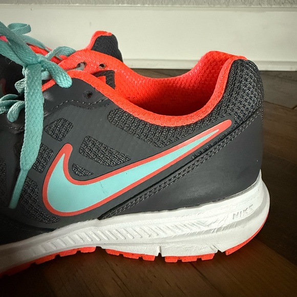 Nike Women’s Downshifter Charcoal and Coral Sneakers - Picture 5 of 9